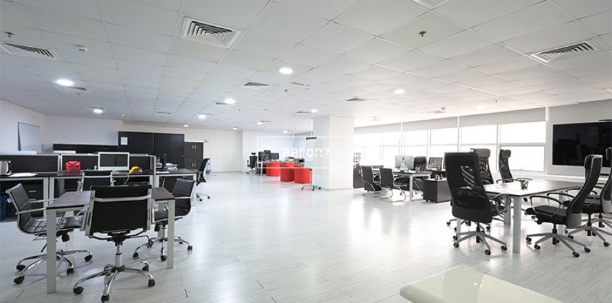 משרד ב Jumeirah Lake Towers, Dubai, איחוד האמירויות 193.9 מ"ר מספר 576209