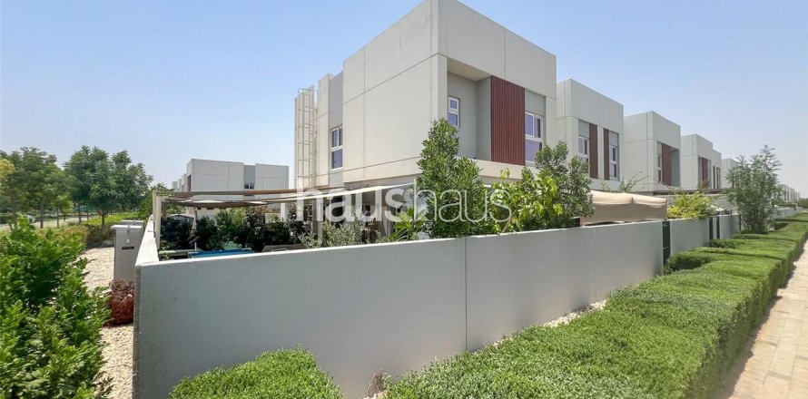 Townhouse sa Dubai Land, Dubai, UAE 4 silid-tulugan, 209 sq.m. № 625236