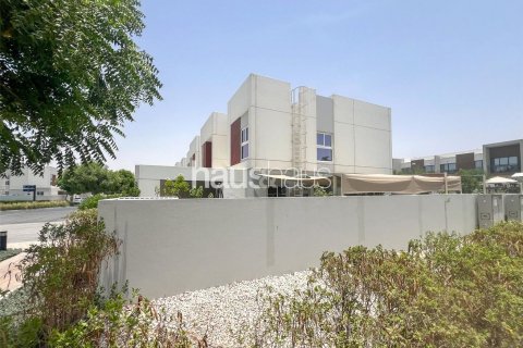 Townhouse sa Dubai Land, Dubai, UAE 4 silid-tulugan, 209 sq.m. № 625236 - larawan 2