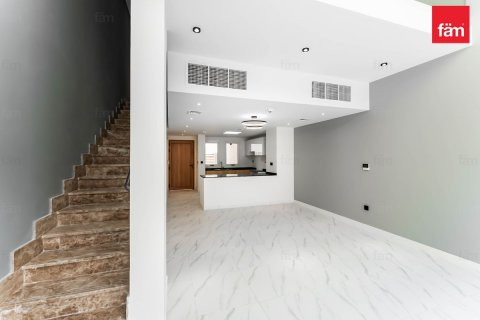 Таунхаус Дубай, БАӘ-да 2 жатын бөлмелер, 94.9 м² № 622691 - фото 10