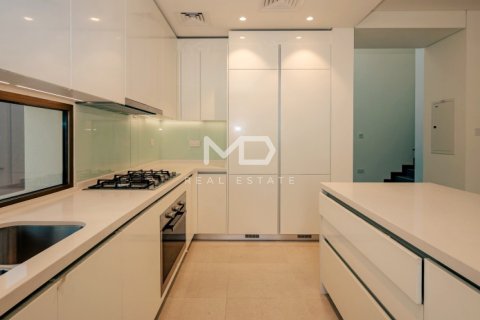 Shtëpi në qytet në Abu Dhabi, Emiratet e Bashkuara Arabe 3 dhoma gjumi, 227 m2. № 555163 - Foto 16