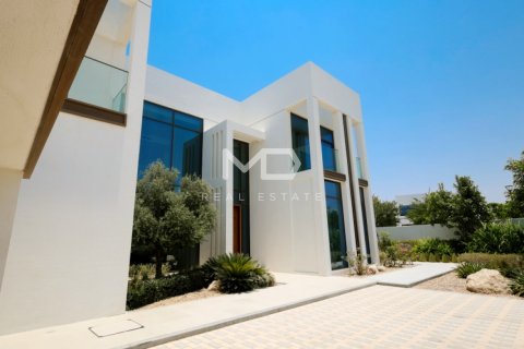 Villa in Abu Dhabi, UAE 5 bedrooms, 618.9 sq.m. № 555160 - photo 3