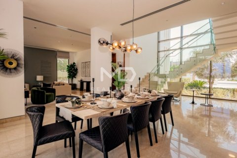 Villa in Abu Dhabi, UAE 5 bedrooms, 618.9 sq.m. № 555160 - photo 12