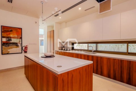 Villa in Abu Dhabi, UAE 5 bedrooms, 618.9 sq.m. № 555160 - photo 20