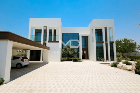 Villa in Abu Dhabi, UAE 5 bedrooms, 618.9 sq.m. № 555160 - photo 1