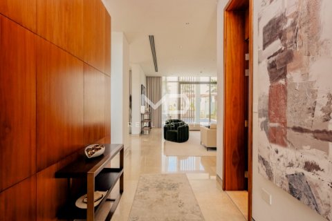 Villa in Abu Dhabi, UAE 5 bedrooms, 618.9 sq.m. № 555160 - photo 4