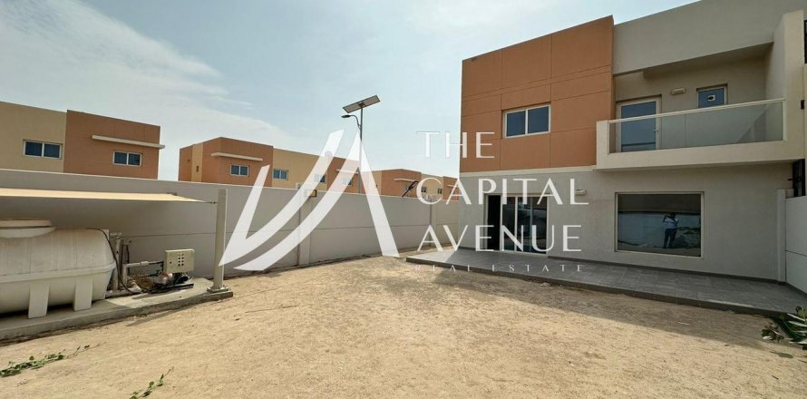Vilă în Al Samha, Abu Dhabi, EAU 3 dormitoare, 250 mp.  №605085