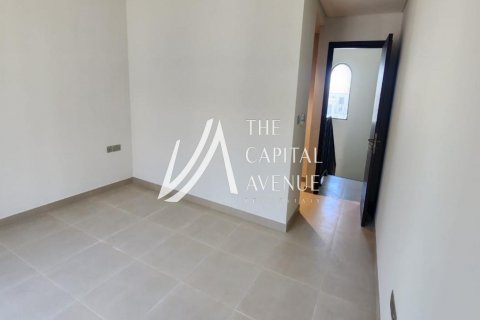 Townhouse in Khalifa City, Abu Dhabi, UAE 3 bedrooms, 172 sq.m. № 605088 - photo 5