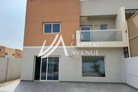 Villa te huur in Al Samha, Abu Dhabi, VAE 3 slaapkamers, 250 vr.m., nr 605084 - foto 1