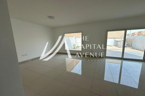 Villa te huur in Al Samha, Abu Dhabi, VAE 3 slaapkamers, 250 vr.m., nr 605084 - foto 2