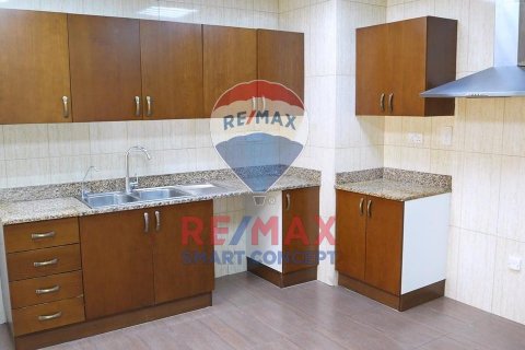 Řadový dům v Baniyas, Abu Dhabi, SAE 3 ložnice, 466 m² Č.: 580220 - fotografie 5