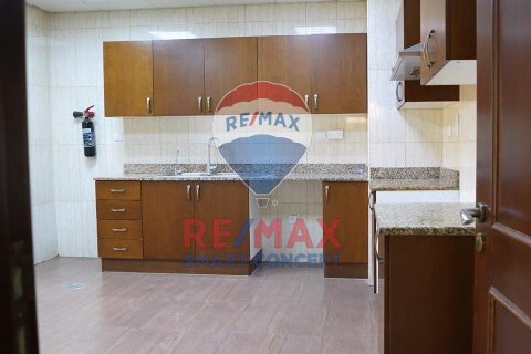 Řadový dům v Baniyas, Abu Dhabi, SAE 3 ložnice, 466 m² Č.: 580220 - fotografie 6
