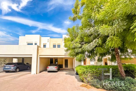Villa in Reem, Dubai, UAE 3 bedrooms, 238 sq.m. № 597593 - photo 4