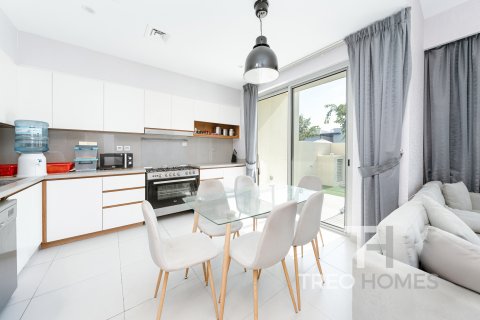 Townhouse in Arabian Ranches 2, Dubai, UAE 3 bedrooms, 185 sq.m. № 597591 - photo 4