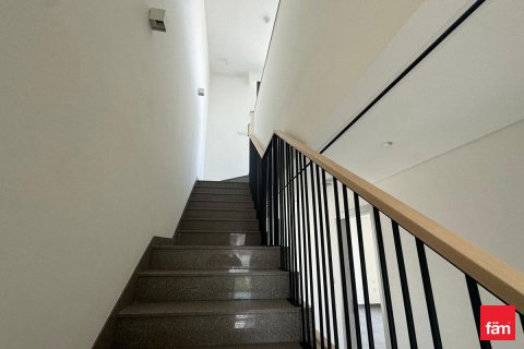 Villa til salg i Dubai, UAE 4 soveværelser, 389.3 kvm № 621587 - foto 17