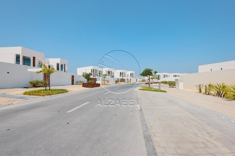 Vilë në Abu Dhabi, Emiratet e Bashkuara Arabe 6 dhoma gjumi, 1138 m2. № 615559 - Foto 1