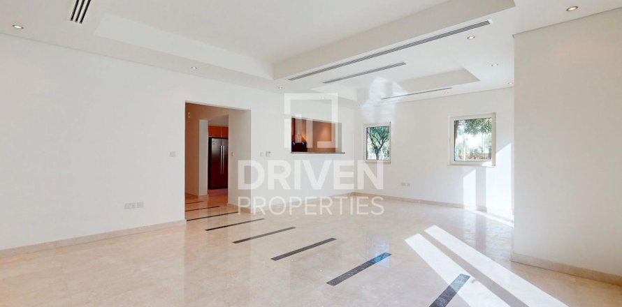 Shtëpi në qytet në Al Furjan, Dubai, Emiratet e Bashkuara Arabe 3 dhoma gjumi, 301 m2. № 603195