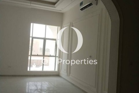 Vilë në Abu Dhabi, Emiratet e Bashkuara Arabe 7 dhoma gjumi, 683 m2. № 406050 - Foto 29