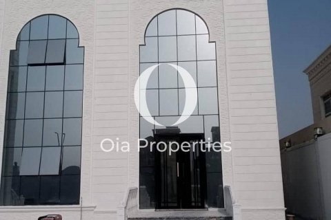 Vilë në Abu Dhabi, Emiratet e Bashkuara Arabe 7 dhoma gjumi, 683 m2. № 406050 - Foto 14