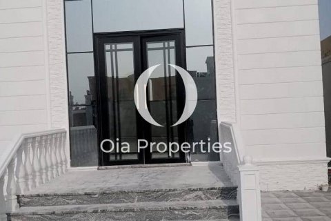 Vilë në Abu Dhabi, Emiratet e Bashkuara Arabe 7 dhoma gjumi, 683 m2. № 406050 - Foto 13