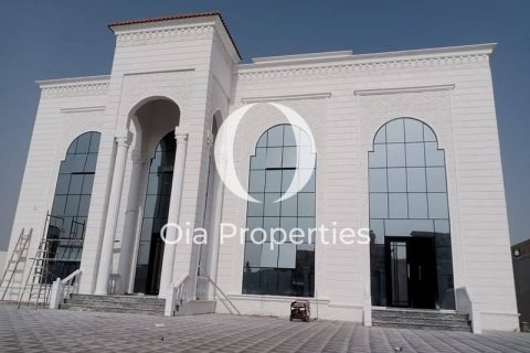 Vilë në Abu Dhabi, Emiratet e Bashkuara Arabe 7 dhoma gjumi, 683 m2. № 406050 - Foto 1