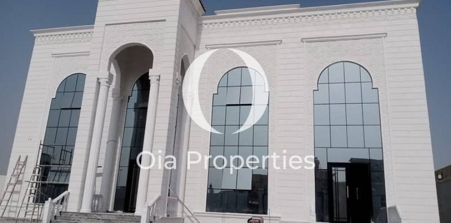 Vilë në Abu Dhabi, Emiratet e Bashkuara Arabe 7 dhoma gjumi, 683 m2. № 406050