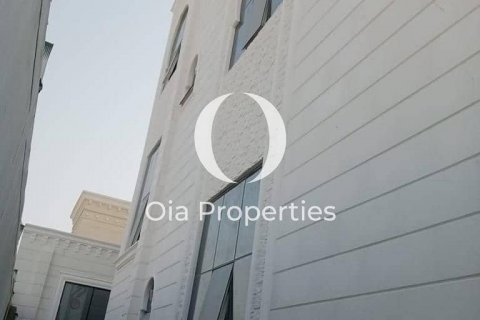 Vilë në Abu Dhabi, Emiratet e Bashkuara Arabe 7 dhoma gjumi, 683 m2. № 406050 - Foto 6