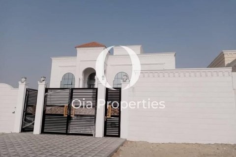 Vilë në Abu Dhabi, Emiratet e Bashkuara Arabe 7 dhoma gjumi, 683 m2. № 406050 - Foto 12