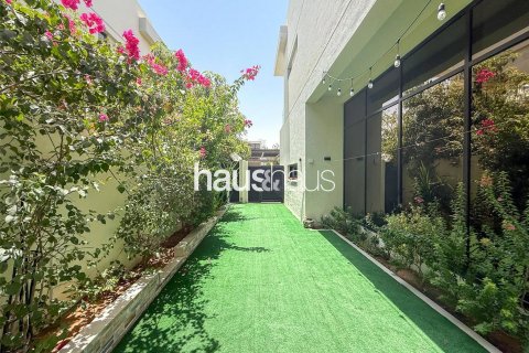 Townhouse in DAMAC Hills (Akoya by DAMAC), Dubai, UAE 3 bedrooms, 191 sq.m. № 625909 - photo 2