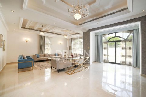 Villa in The Villa, Dubai, UAE 6 bedrooms, 465 sq.m. № 602556 - photo 1