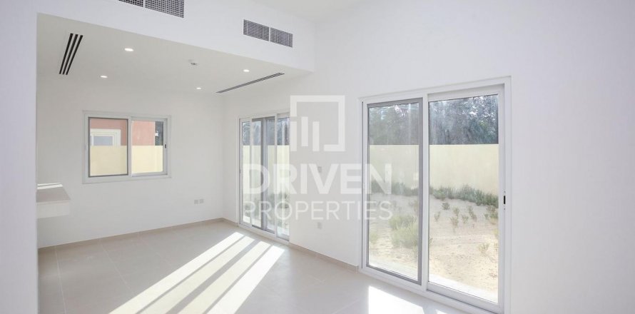 Rumah bandar di Dubai Land, Dubai, UAE 4 bilik tidur, 216 meter persegi № 602555