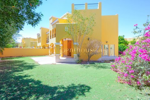 Řadový dům v Dubai Land, SAE 3 ložnice, 531 m² Č.: 593519 - fotografie 2