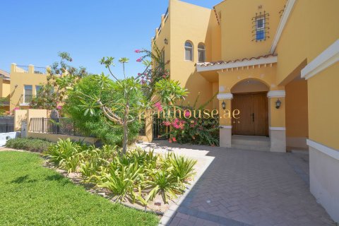 Řadový dům v Dubai Land, SAE 3 ložnice, 531 m² Č.: 593519 - fotografie 11
