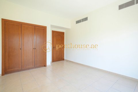 Řadový dům v Dubai Land, SAE 3 ložnice, 531 m² Č.: 593519 - fotografie 10