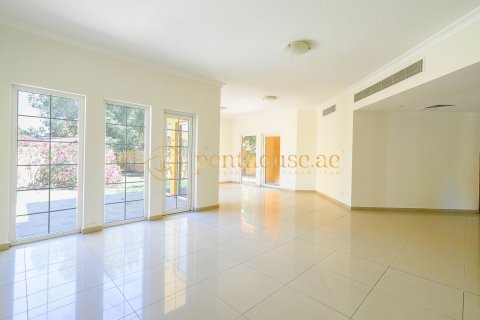 Řadový dům v Dubai Land, SAE 3 ložnice, 531 m² Č.: 593519 - fotografie 3
