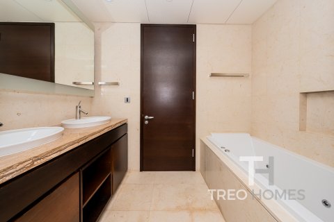 Apartment in Burj Khalifa, Dubai, UAE 2 bedrooms, 191 sq.m. № 586409 - photo 13
