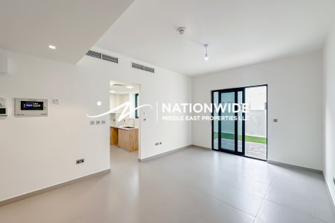 Townhouse in Abu Dhabi, UAE 2 bedrooms, 124 sq.m. № 584442 - photo 2