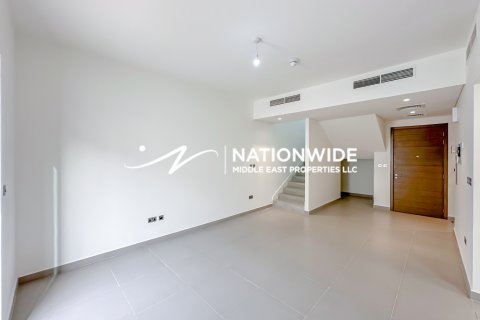 Townhouse in Abu Dhabi, UAE 2 bedrooms, 124 sq.m. № 584442 - photo 3