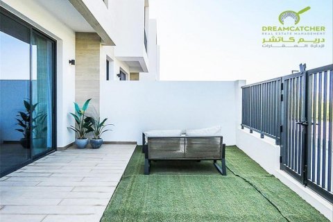 Shtëpi në qytet në Mina Al Arab, Ras Al Khaimah, Emiratet e Bashkuara Arabe 2 dhoma gjumi, 232.3 m2. № 588479 - Foto 1