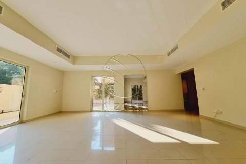 Villa in Al Raha Gardens, Abu Dhabi, UAE 3 bedrooms, 253 sq.m. № 615460 - photo 7