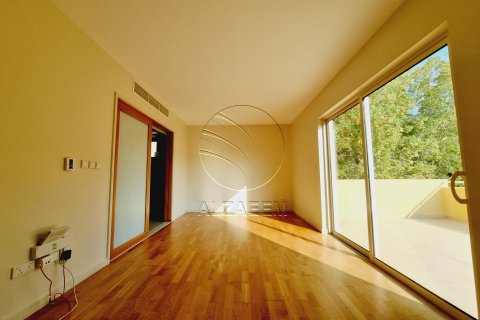 Villa in Al Raha Gardens, Abu Dhabi, UAE 3 bedrooms, 253 sq.m. № 615460 - photo 11