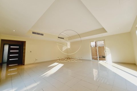 Villa in Al Raha Gardens, Abu Dhabi, UAE 3 bedrooms, 253 sq.m. № 615460 - photo 6