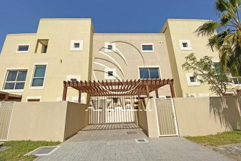 Řadový dům v Al Raha Gardens, Abu Dhabi, SAE 3 ložnice, 201 m² Č.: 615461 - fotografie 1