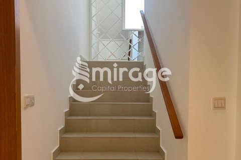 Vilë në Al Raha Gardens, Abu Dhabi, Emiratet e Bashkuara Arabe 6 dhoma gjumi, 578.4 m2. № 550659 - Foto 2