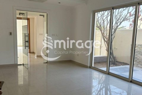 Vilë në Al Raha Gardens, Abu Dhabi, Emiratet e Bashkuara Arabe 6 dhoma gjumi, 578.4 m2. № 550659 - Foto 3