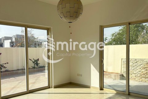 Vilë në Al Raha Gardens, Abu Dhabi, Emiratet e Bashkuara Arabe 6 dhoma gjumi, 578.4 m2. № 550659 - Foto 4