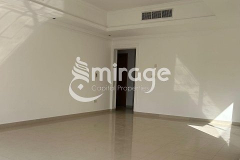 Vilë në Al Raha Gardens, Abu Dhabi, Emiratet e Bashkuara Arabe 6 dhoma gjumi, 578.4 m2. № 550659 - Foto 6