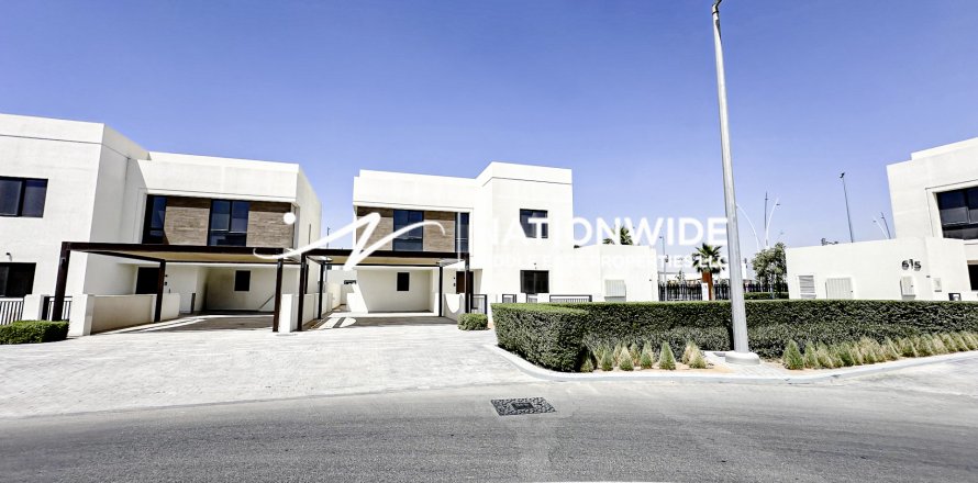 Vilë në Abu Dhabi, Emiratet e Bashkuara Arabe 5 dhoma gjumi, 360 m2. № 603828