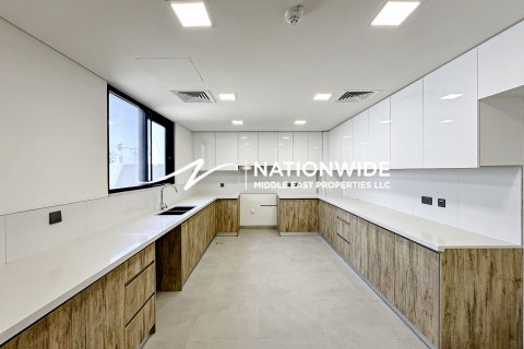 Vilë në Abu Dhabi, Emiratet e Bashkuara Arabe 5 dhoma gjumi, 360 m2. № 603828 - Foto 19