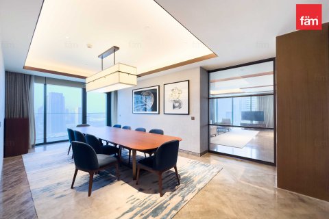 Penthouse in Dubai, UAE 5 bedrooms, 571.4 sq.m. № 621869 - photo 12